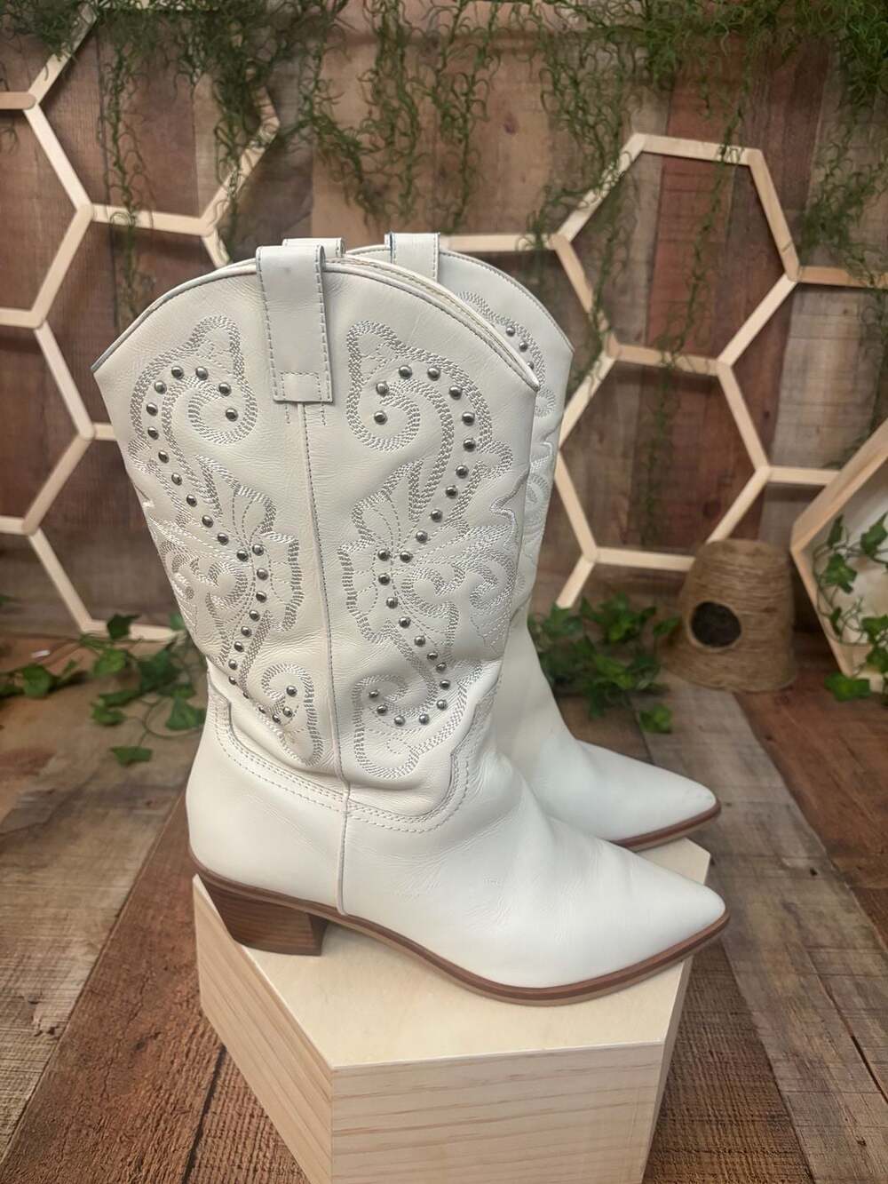 Dolce Vita Sula Western Boots Size 11 White Leather Studded